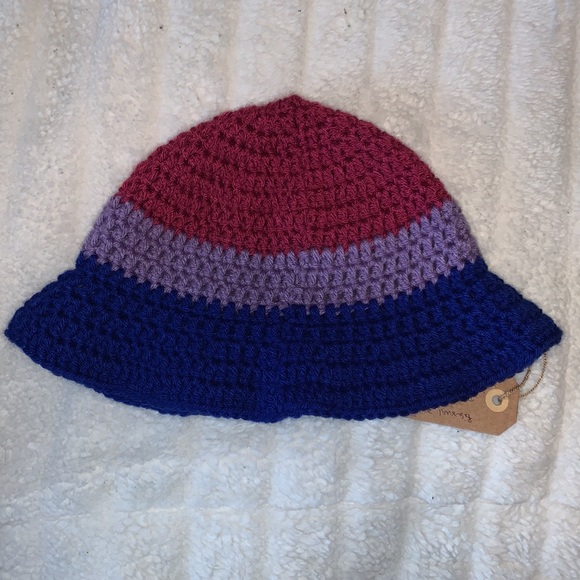 Handmade crochet bisexual pride bucket hat - Picture 2 of 3